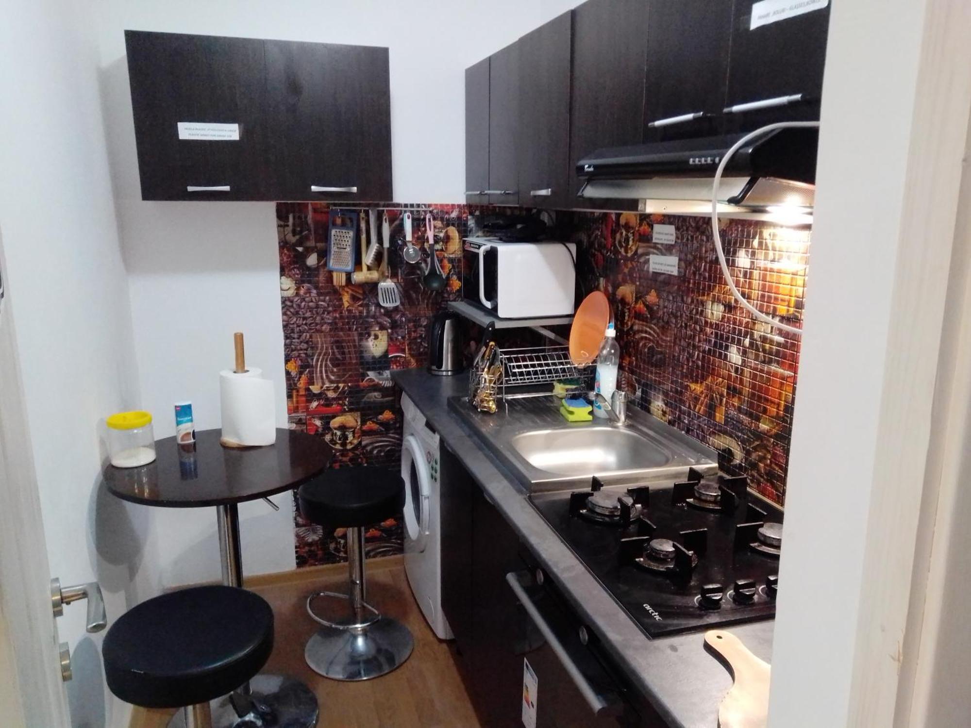 Florentin Hostel: Budget-friendly With Kitchen Access And Smart Tv Homestay *